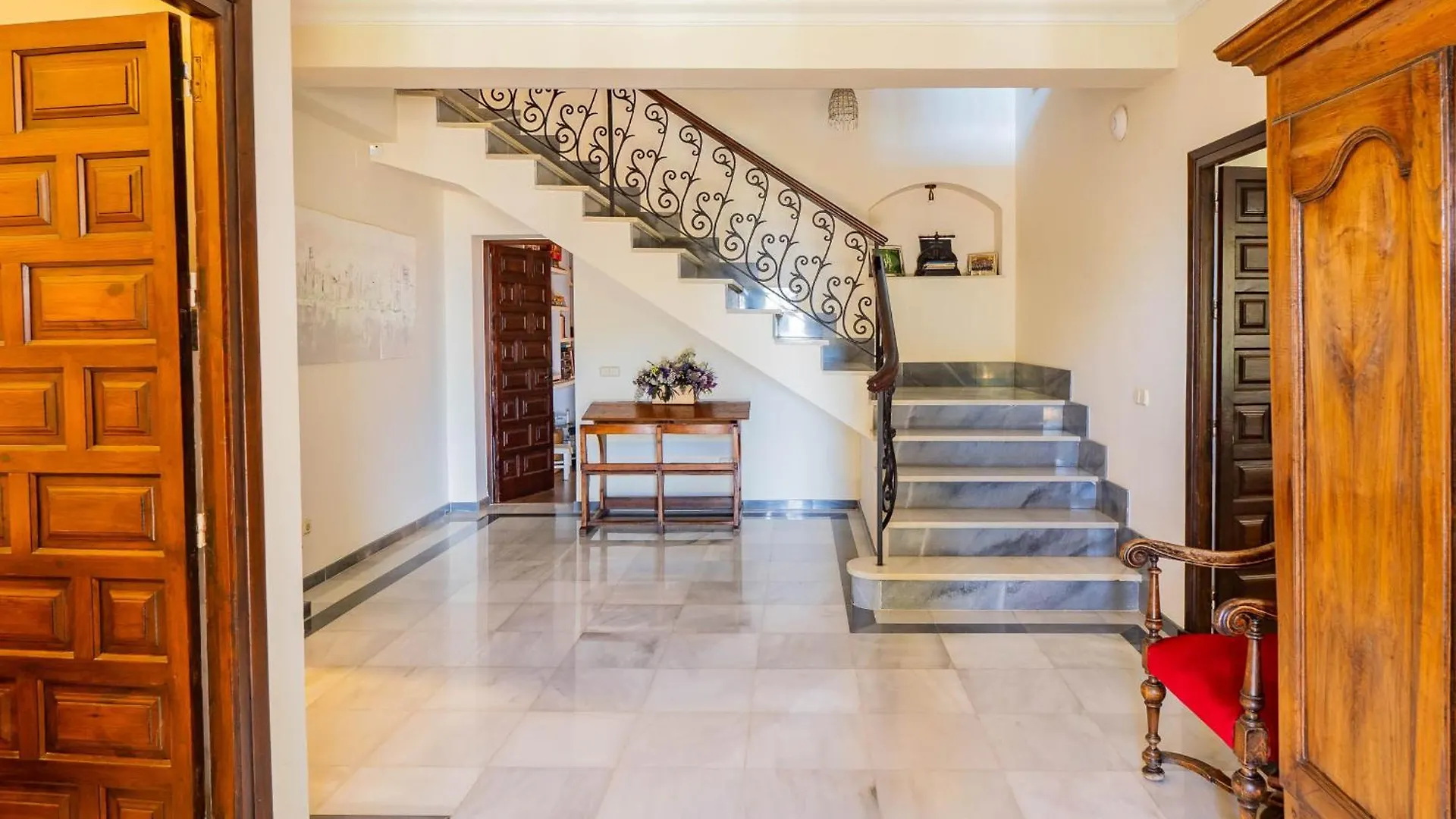 Cubo'S Villa Las Capuchinas & Cave House Торремолинос 0*,