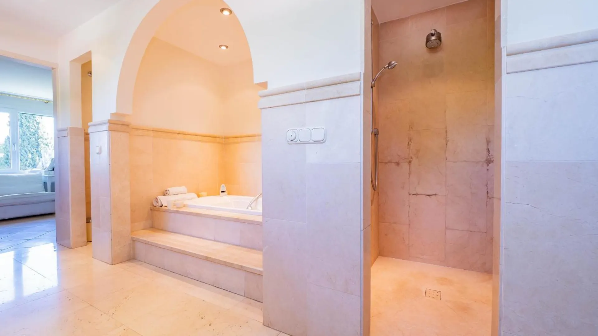 Cubo'S Villa Las Capuchinas & Cave House Торремолинос