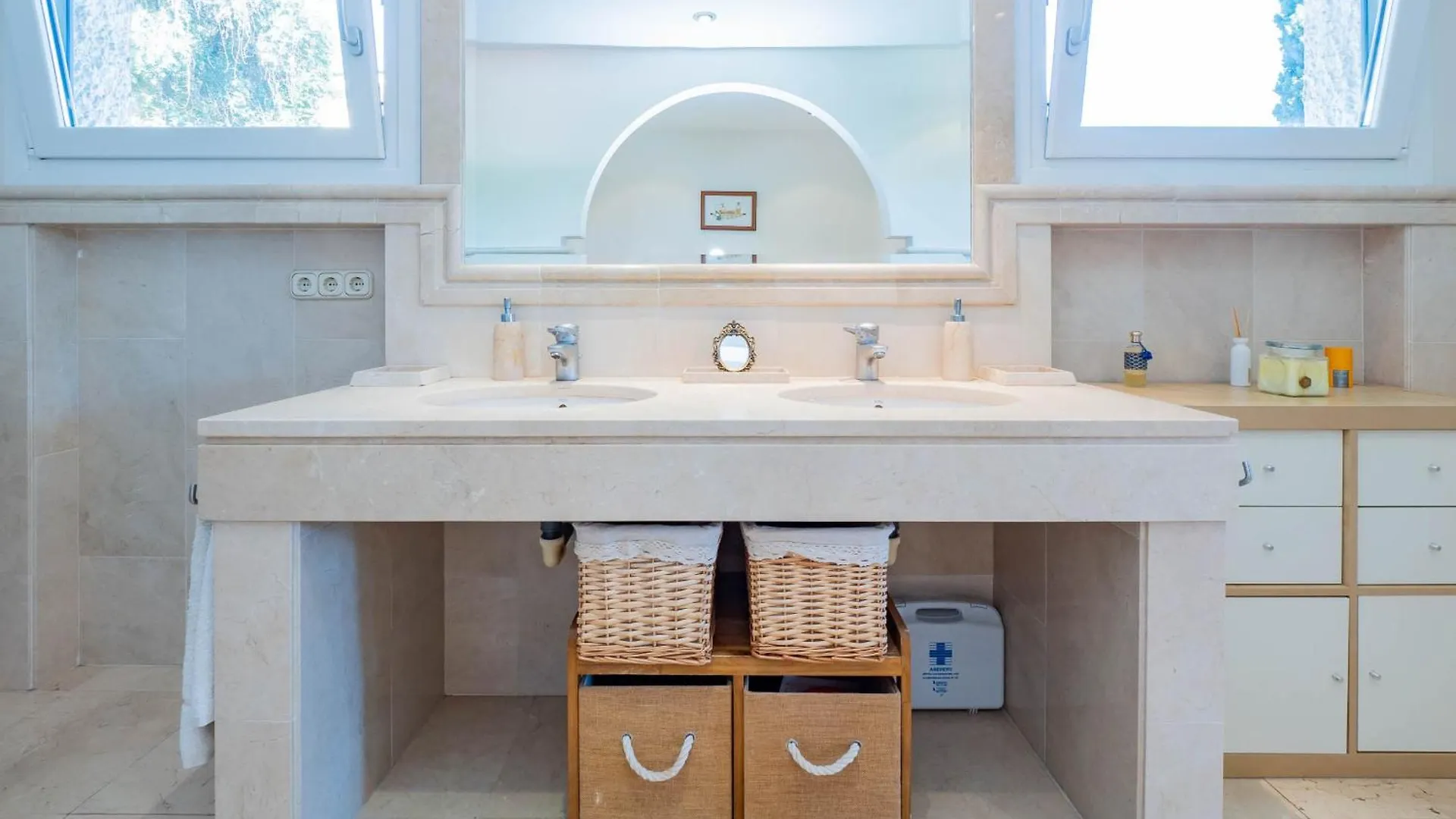 Cubo'S Villa Las Capuchinas & Cave House Торремолинос