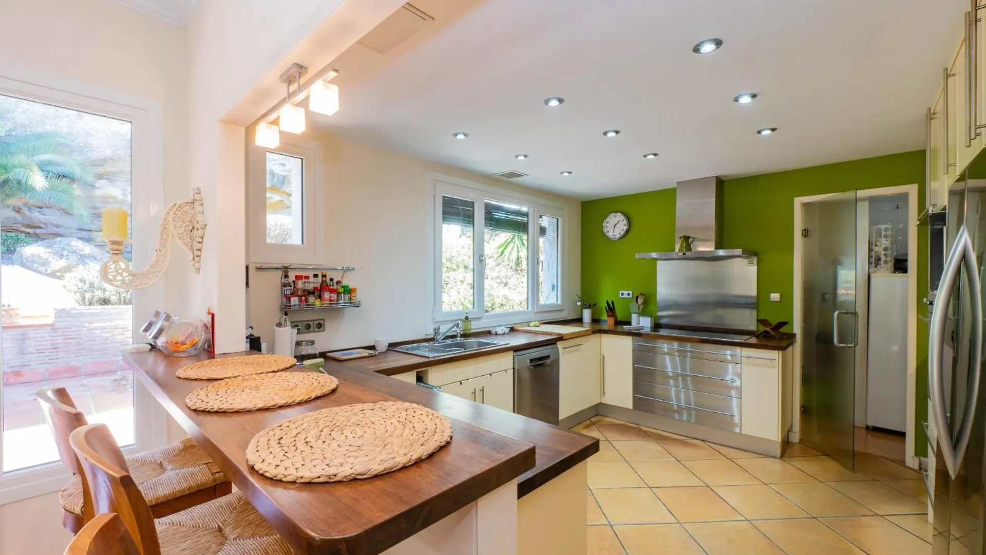 Cubo'S Villa Las Capuchinas & Cave House Торремолинос