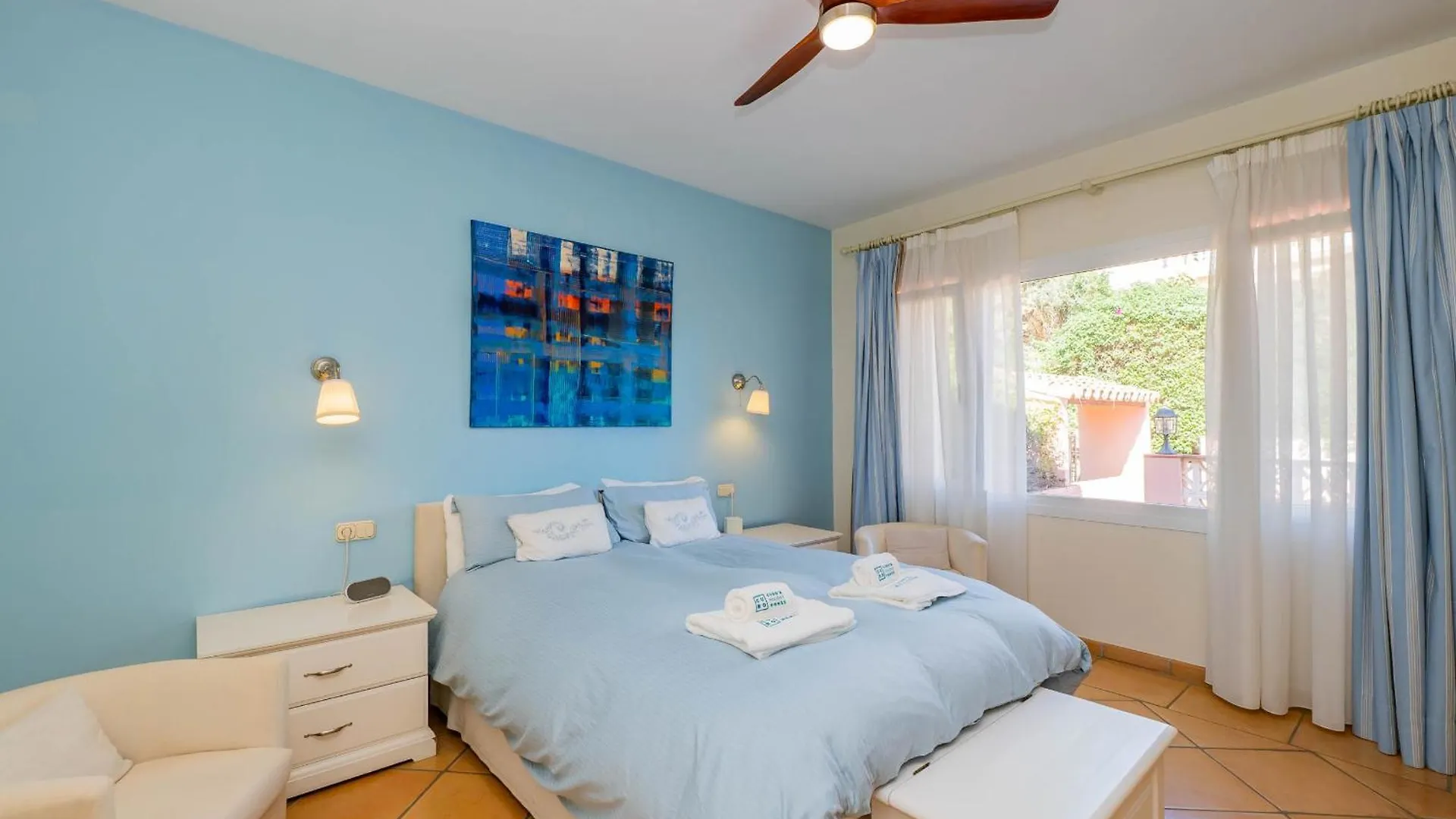 Cubo'S Villa Las Capuchinas & Cave House Торремолинос