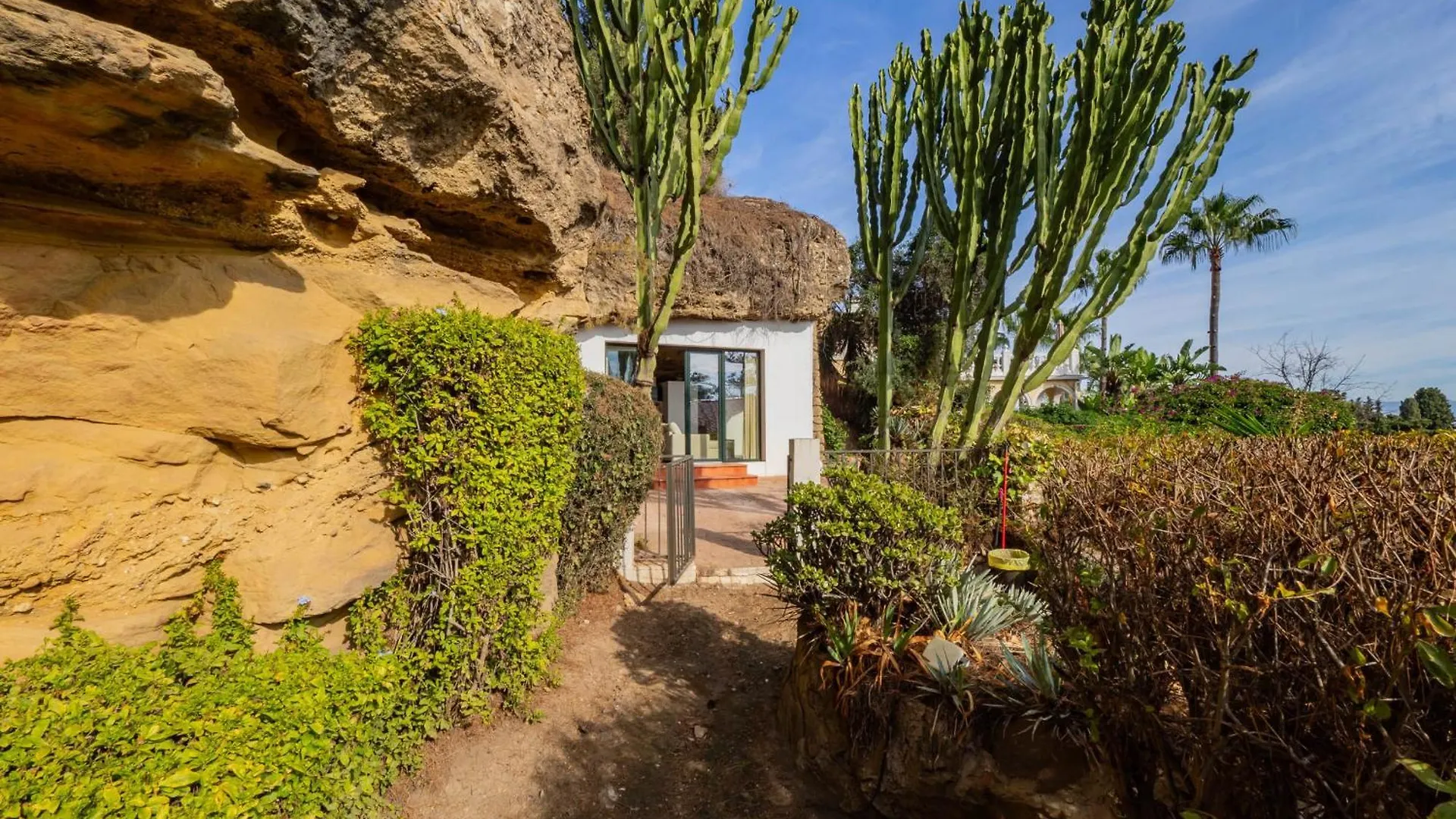 Cubo'S Villa Las Capuchinas & Cave House Торремолинос