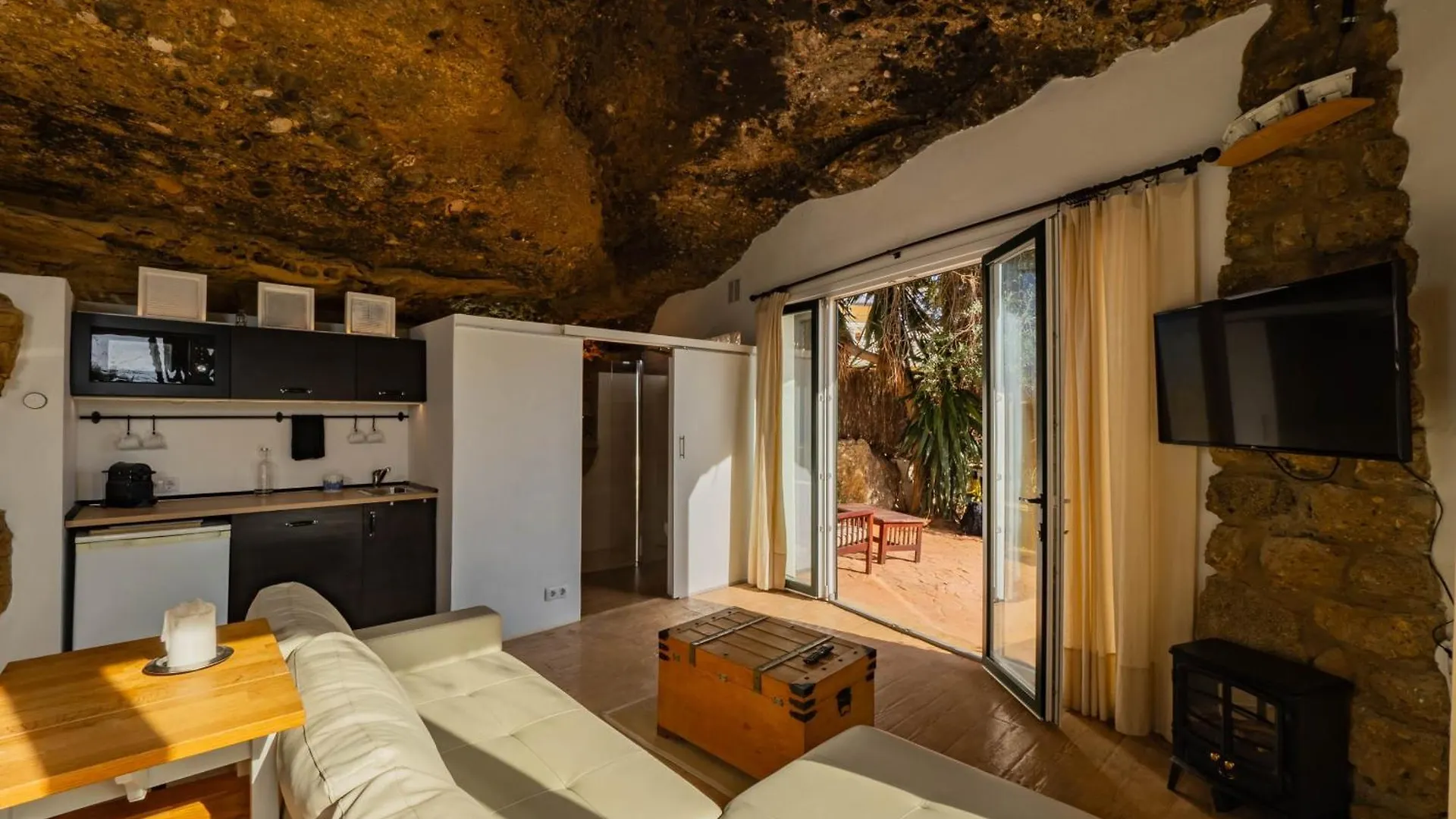 Cubo'S Villa Las Capuchinas & Cave House Торремолинос