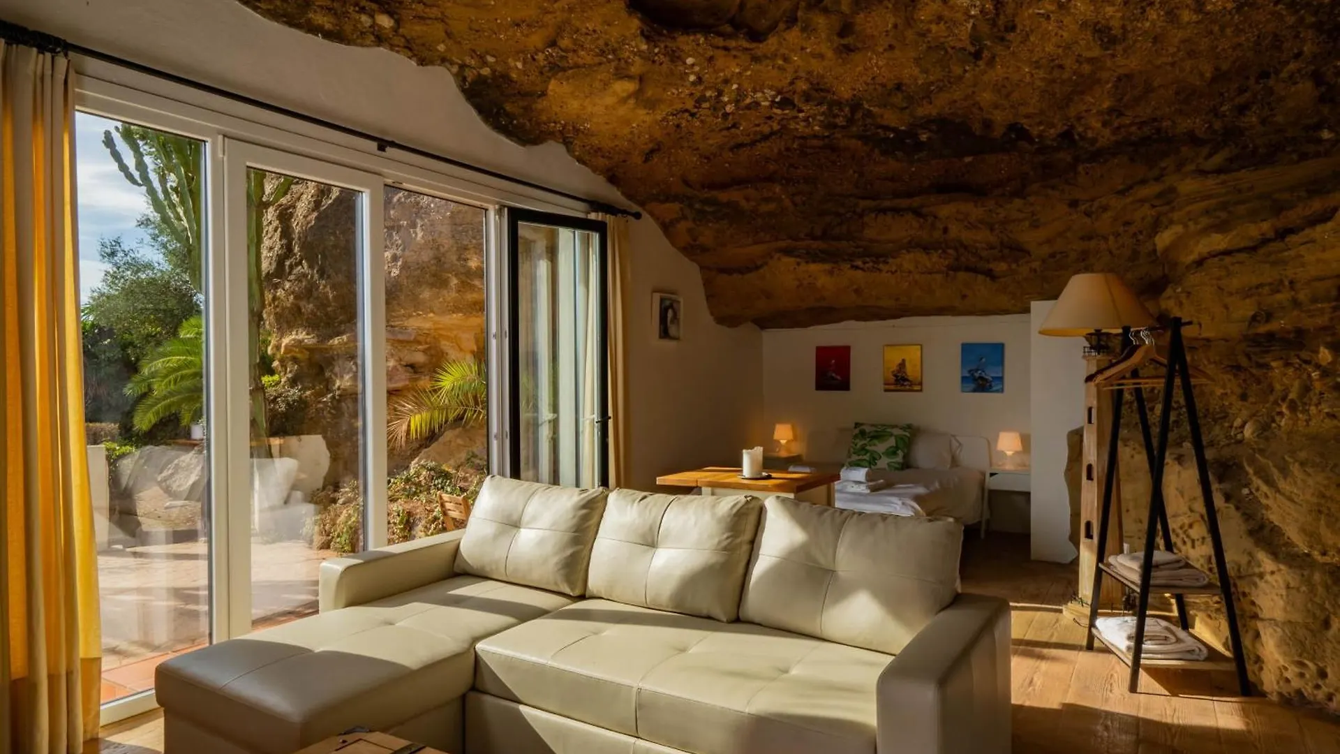 Cubo'S Villa Las Capuchinas & Cave House Торремолинос Испания