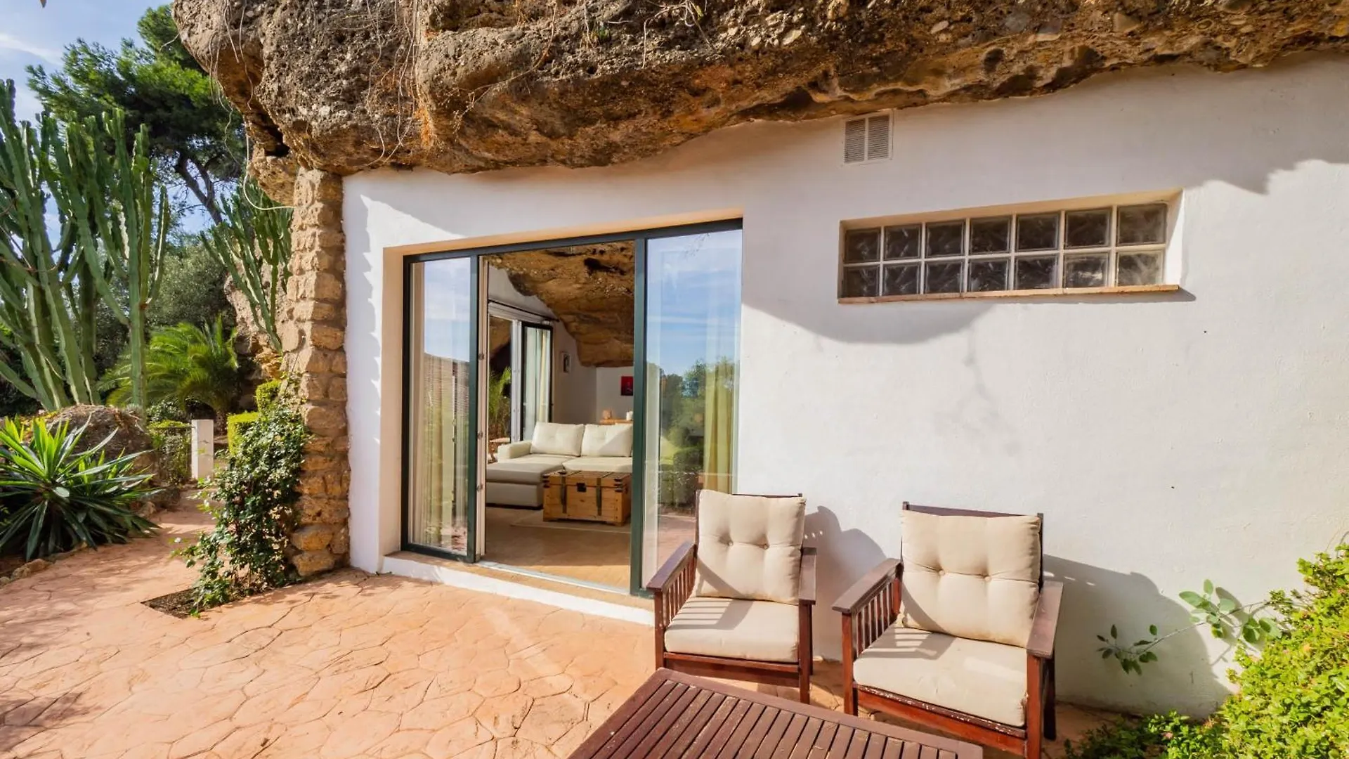 Cubo'S Villa Las Capuchinas & Cave House Торремолинос
