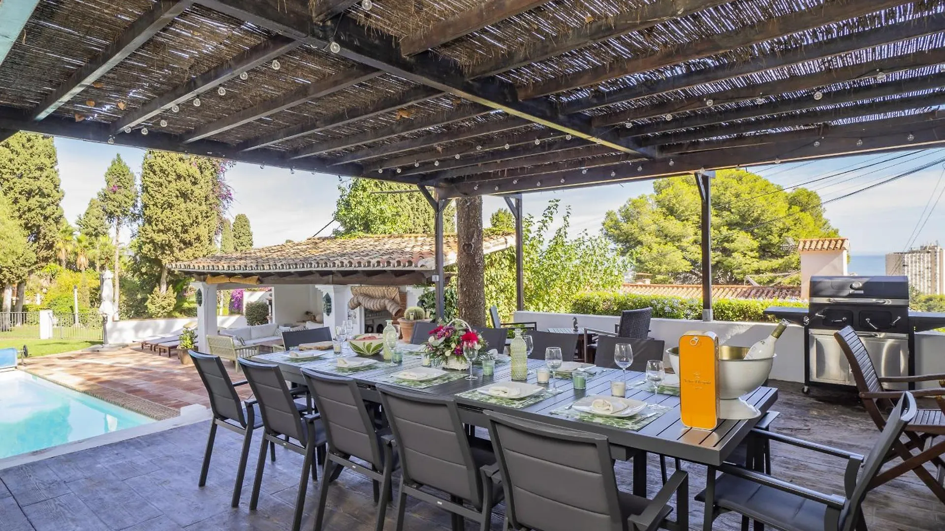 Cubo'S Villa Las Capuchinas & Cave House Торремолинос