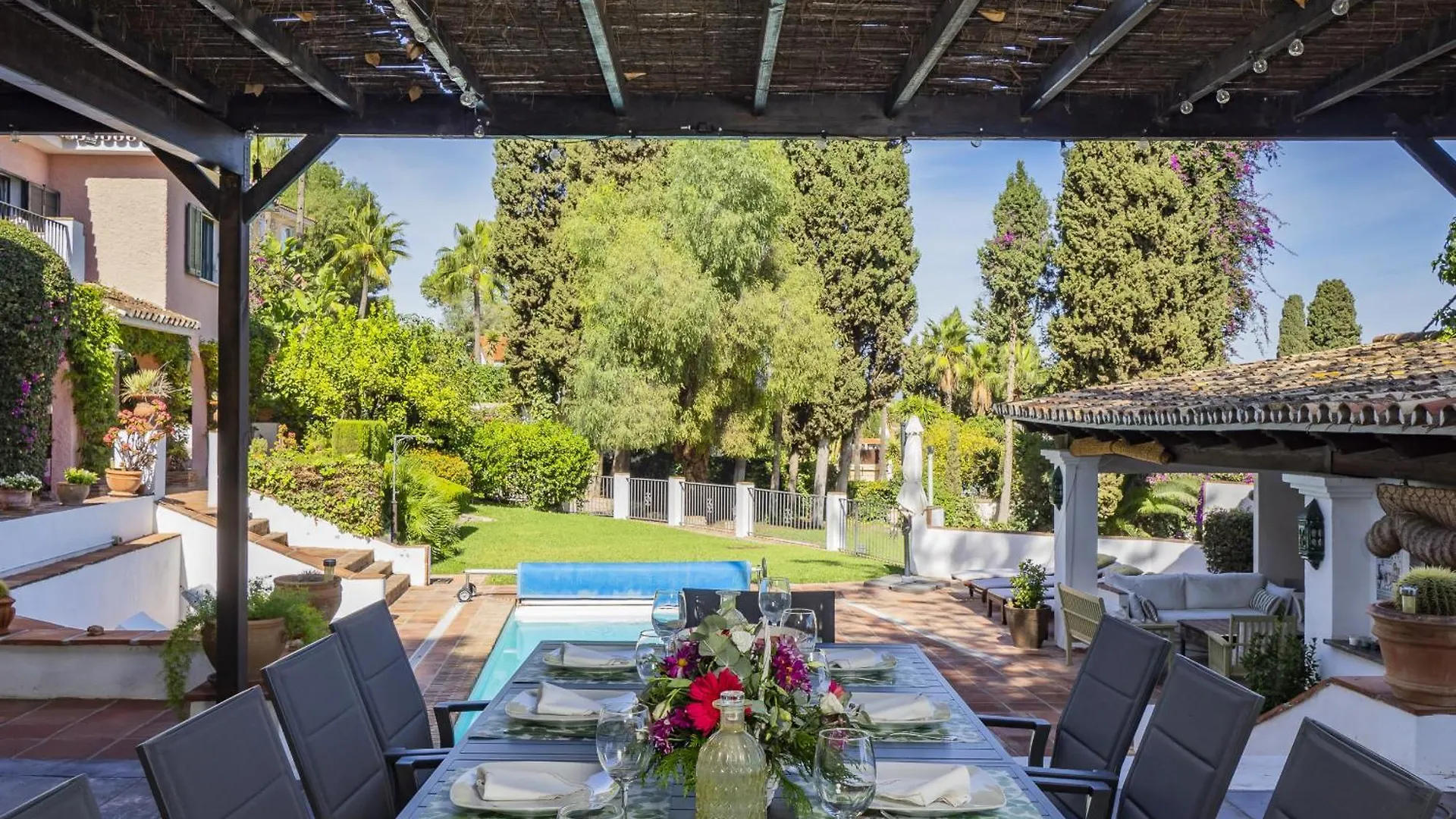 Cubo'S Villa Las Capuchinas & Cave House Торремолинос