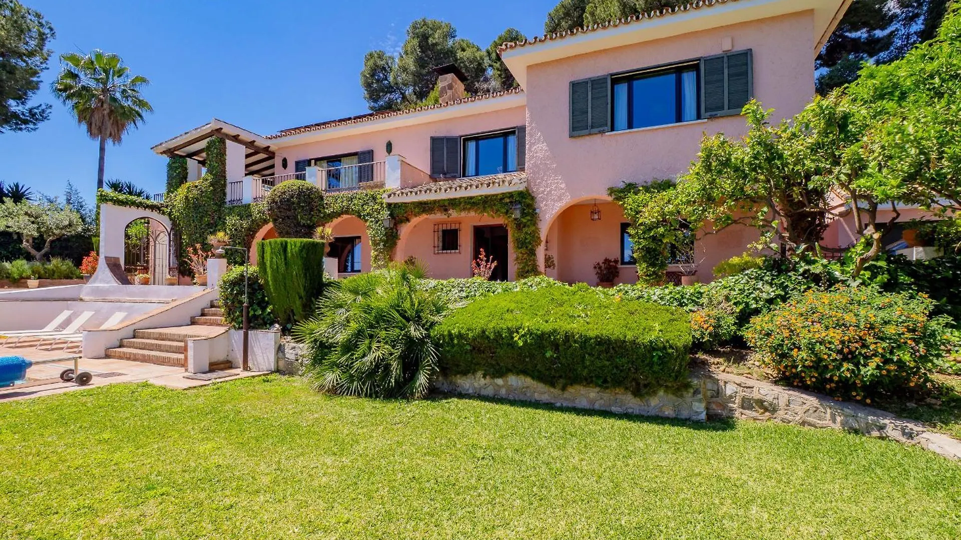 Cubo'S Villa Las Capuchinas & Cave House Torremolinos 0*,
